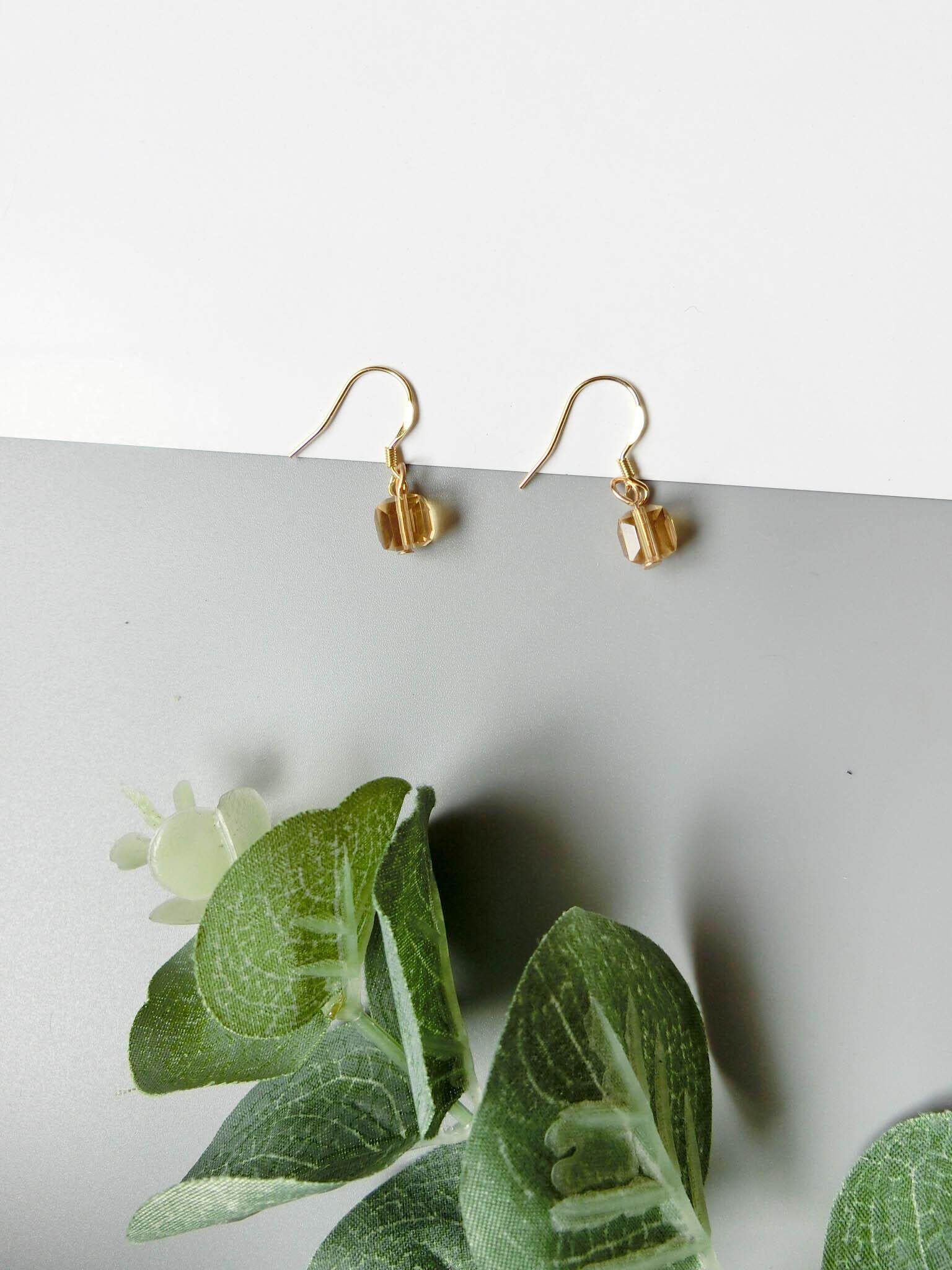 Versi Korea dari Kristal Kaca Temperamen Polygon Anting-Anting (Cokelat Persegi)-Internasional
