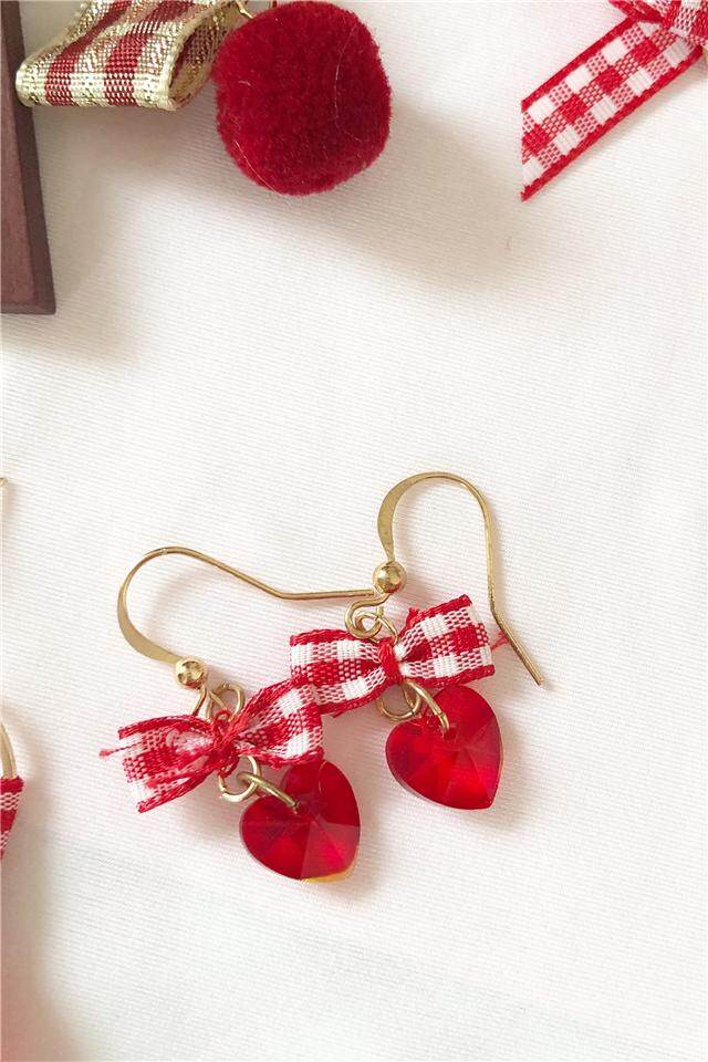 Kain Kain Genggang Merah Triangle Wood Rambut Bola Asimetris Meriah Merah Retro Anting-Anting Temperamen Panjang Tidak Telinga Lubang Telinga Klip (busur Kecil Merah) -Internasional
