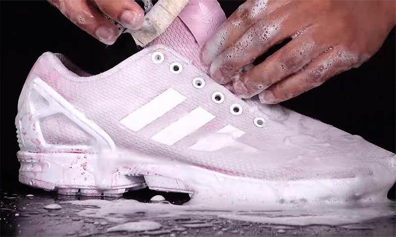 how-to-clean-all-white-sneakers-00.jpg