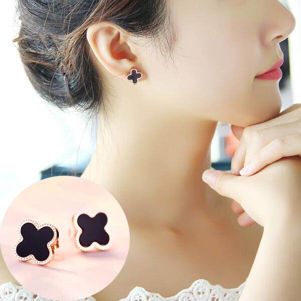 Connaught Cinta Korea Modis Mawar Emas Empat Daun Semanggi Anting Wanita Temperamen Anting-Anting Hitam Pacar Pacar Pacar Hadiah Model Putih sepasang Harga (Hitam Bagian Harga) -Internasional