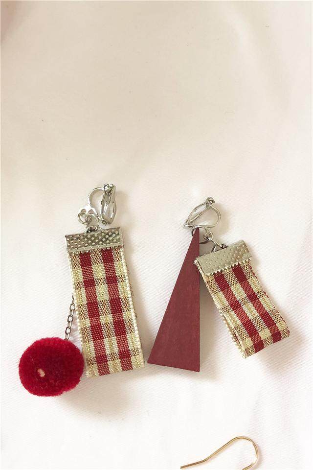 Kain Kain Genggang Merah Triangle Wood Rambut Bola Asimetris Meriah Merah Retro Anting-Anting Temperamen Panjang Tidak Telinga Lubang Telinga Klip (merah Perak) -Internasional