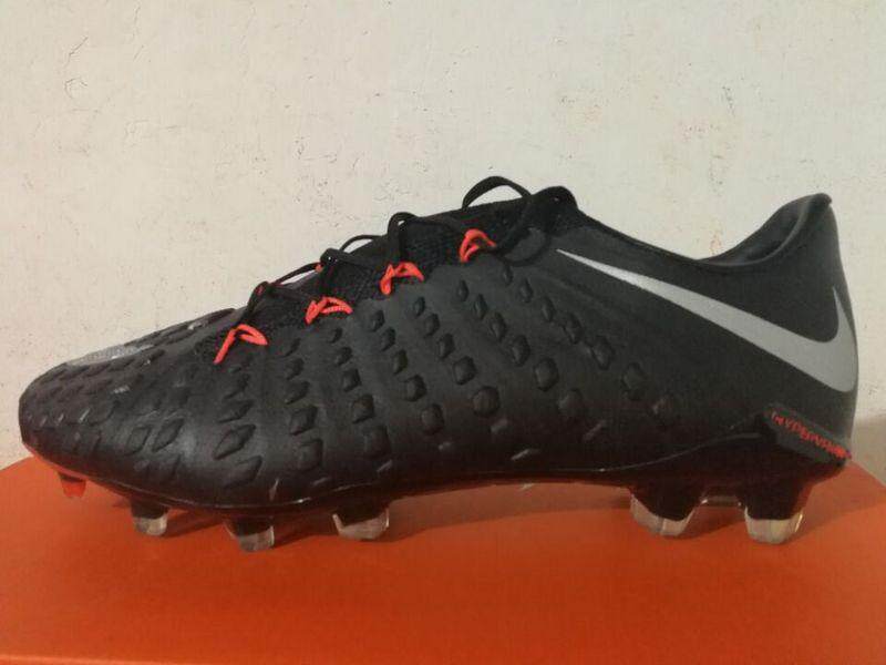 Populer Lace-UP Sepatu Sepak Bola HYPERVENOM. phantom III FG Potongan Rendah Soccer Pria Ukuran 39-45 Bola Sepak Luar Ruangan Sneakers (Black/Grey)-Intl