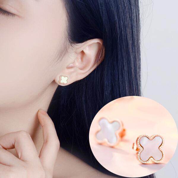 Connaught Cinta Korea Modis Mawar Emas Empat Daun Semanggi Anting Wanita Temperamen Anting-Anting Hitam Pacar Pacar Pacar Hadiah Model Putih sepasang Harga (Putih Bagian Harga) -Internasional