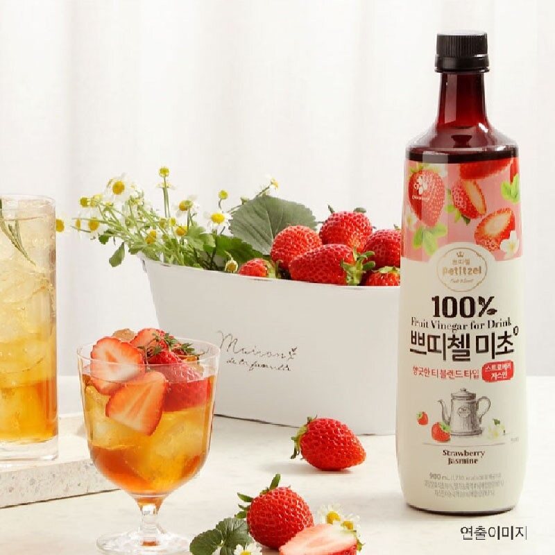 Korea CJ Petitzel Vinegar Drink Strawberry Jasmine 900ml (Exp : Nov 2022 ?)