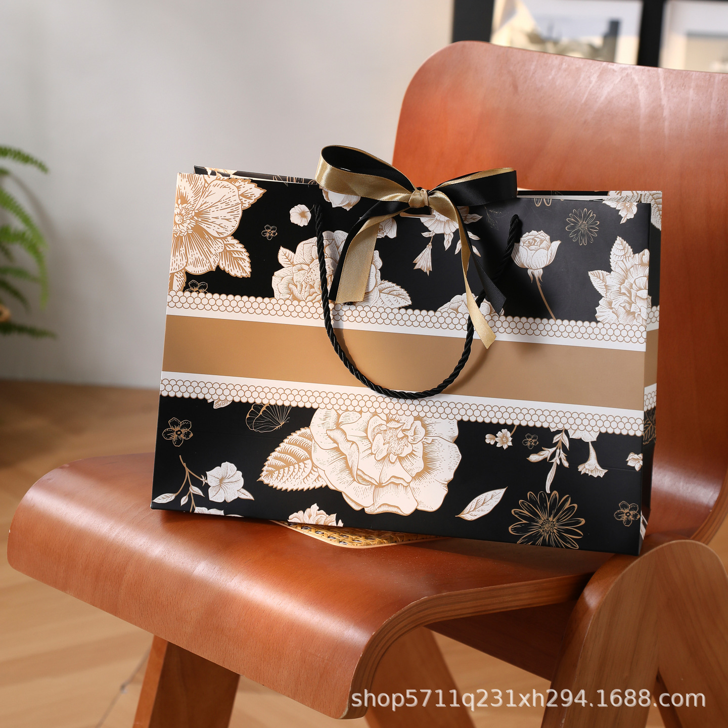 🎀Free Ribbon🎀 Elegant Hard Paper Gift Bag Thick Door Gift Bag Tote Kraft Beg Kertas Wedding Kahwin Kenduri 婚礼彩带礼物袋子