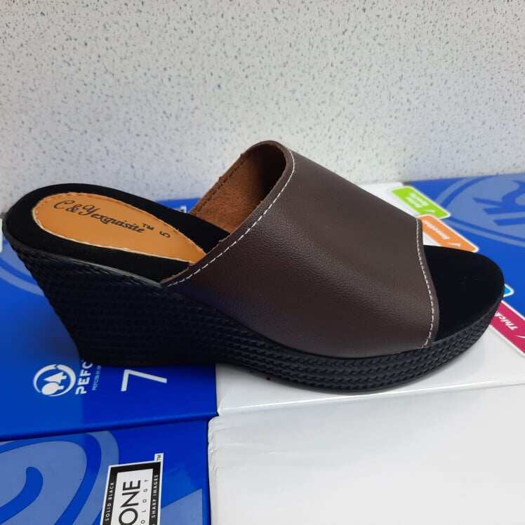 ✨Ready Stock✨ Women Kasut Kiri Kanan Sandal Suede Block Mid Sandal Design U