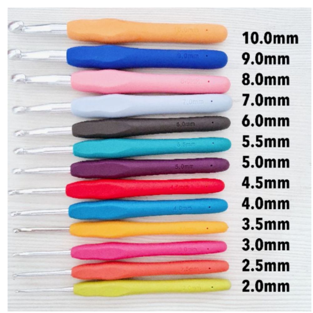 Jarum Kait Pemegang Getah (2.0-10.0mm)/Crochet Hook with rubber handle (2.0mm-10.0mm)