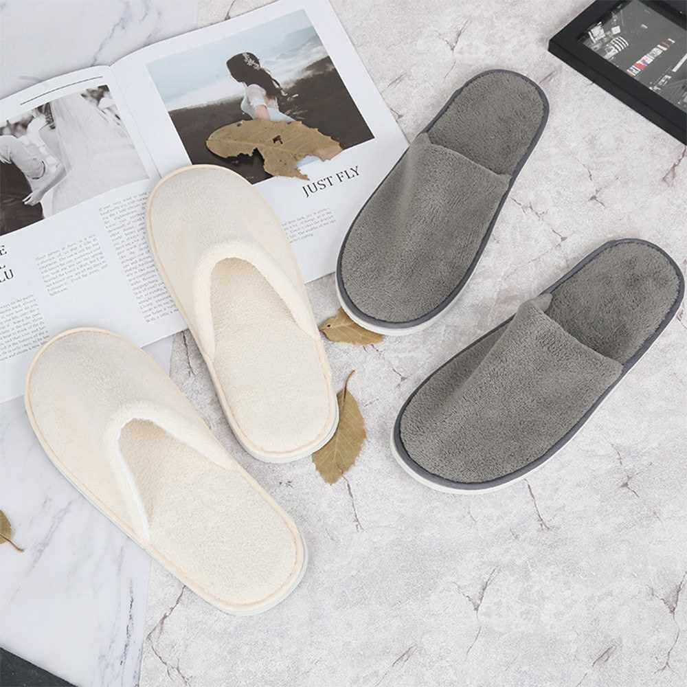 1-pair Free-size Disposable Slippers Hotel Unisex Guest Slippers Closed-toe Style Soft Thickened Coral Fleece Slippers Footwear for Home Homestay Traveling Salon Commercial Use (Khaki)