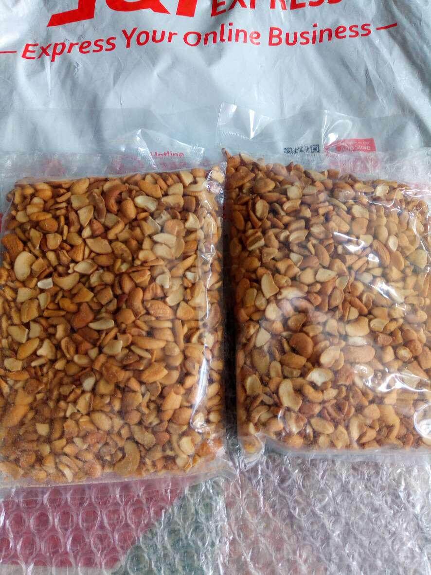 Liliana Herbs -200gram Fresh Roasted cashew nibs /Kacang Hancur Kasar/Halus
