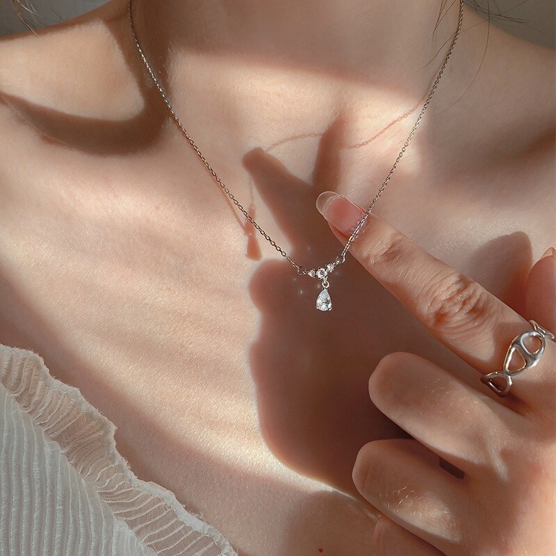 [Preflow ornament] Fashion Water Drop Pendant Necklace Clavicle Chain Women Trendy Simple Tiny Rhinestone Jewelry Temperament Party Wedding Gift
