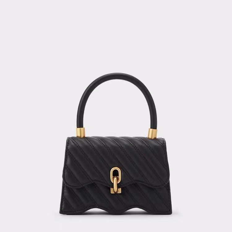 2022 new arrival cnk 80701258 quilted messenger bag