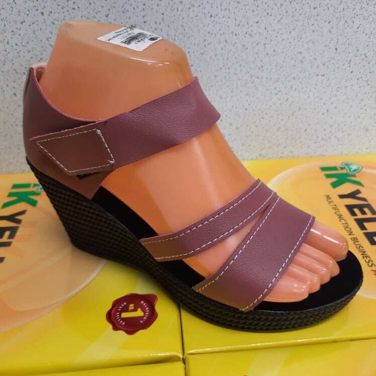 ✨Ready Stock✨ Women Kasut Kiri Kanan Sandal Suede Block High Sandal Design C