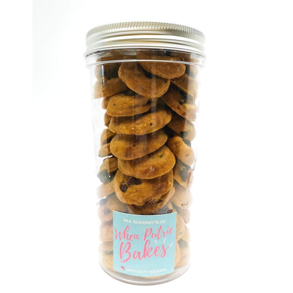 When Putrie Bakes Classic Chocolate Chips Cookies 230gm in Cylinder Container x 1