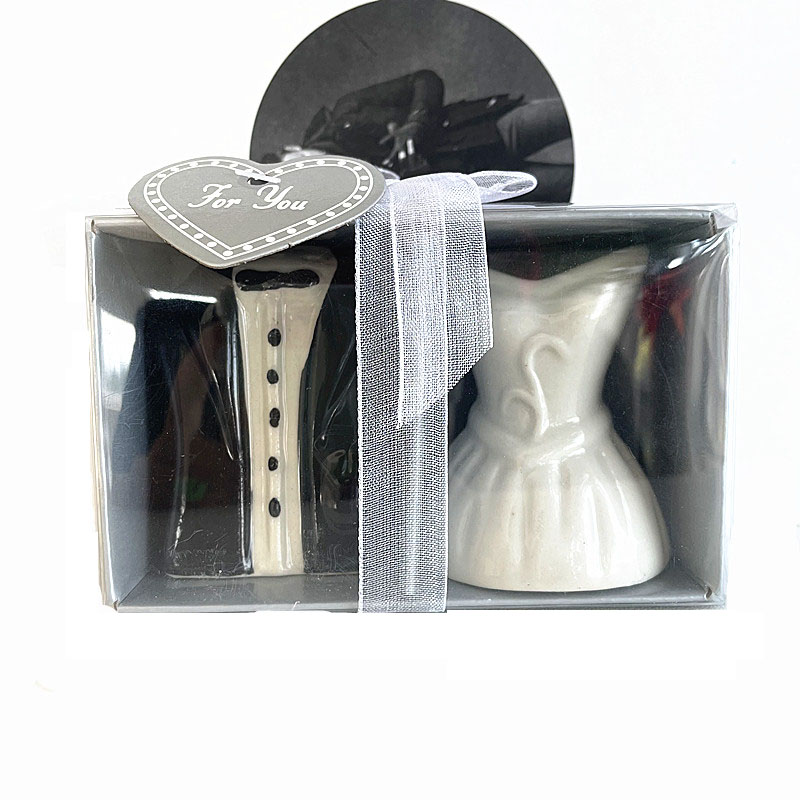 【SLN】wedding gift salt and pepper seasoning small and convenient heart-shaped wedding souvenir gift wedding bride gift