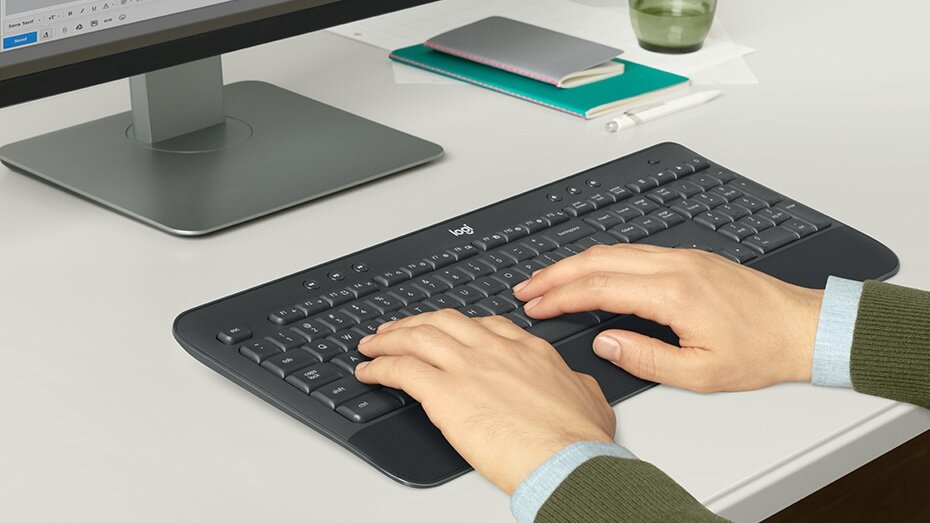Logitech MK545 Wireless Silent Keyboard + Mouse Combo Desktop