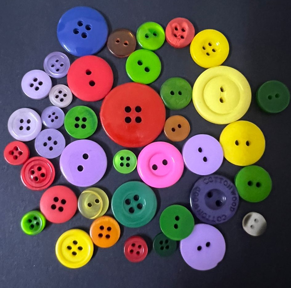 40 Pcs Colour Buttons Mix Size and Colour Buttons for Sewing Art and Craft Butang Berwarna untuk Baju Jahit Art & Craft