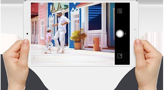 HUAWEI MediaPad M3 with camera UI
