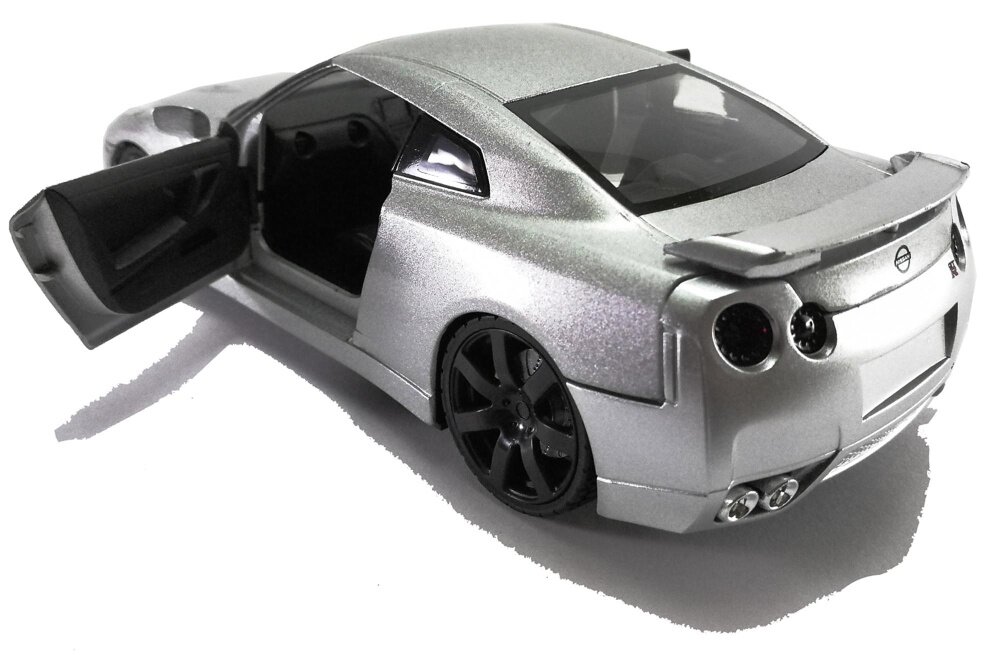 NewRay 1:24 Die-Cast Nissan GT-R Car Silver Color Model Collection